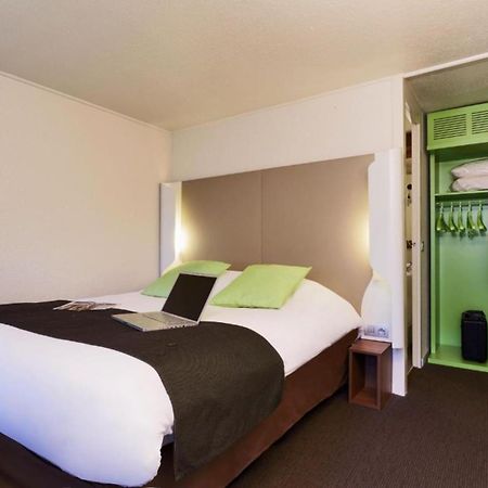 Hotel Campanile Saint-Quentin-En-Yvelines Montigny-le-Bretonneux Esterno foto