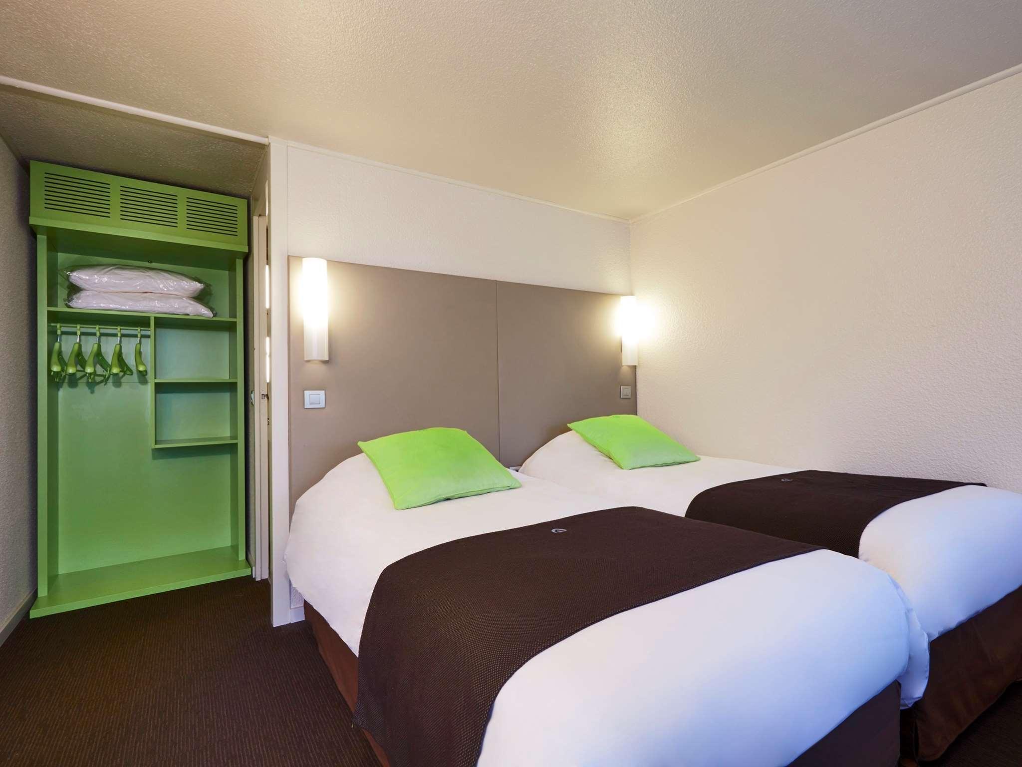 Hotel Campanile Saint-Quentin-En-Yvelines Montigny-le-Bretonneux Esterno foto
