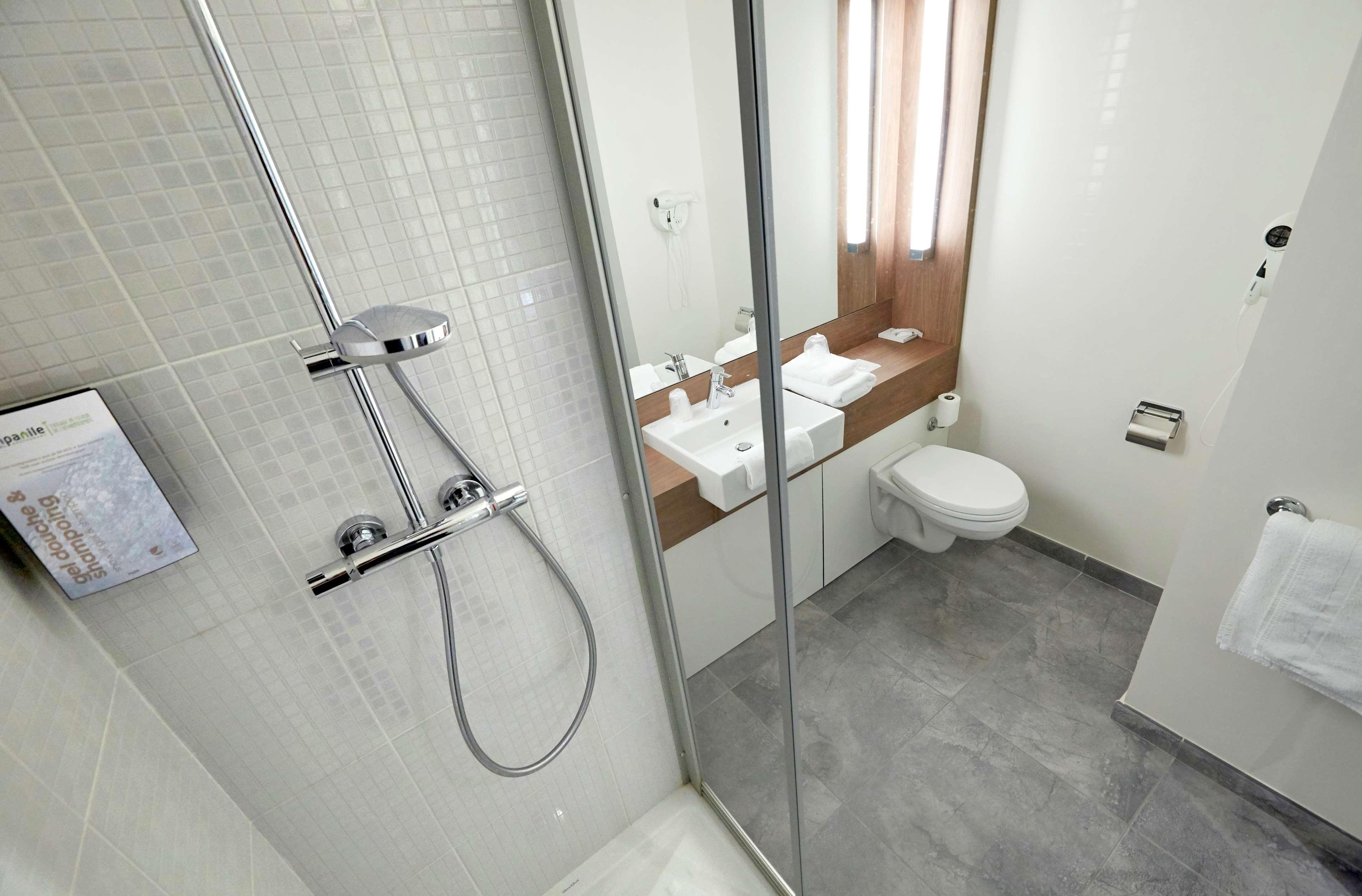 Hotel Campanile Saint-Quentin-En-Yvelines Montigny-le-Bretonneux Esterno foto