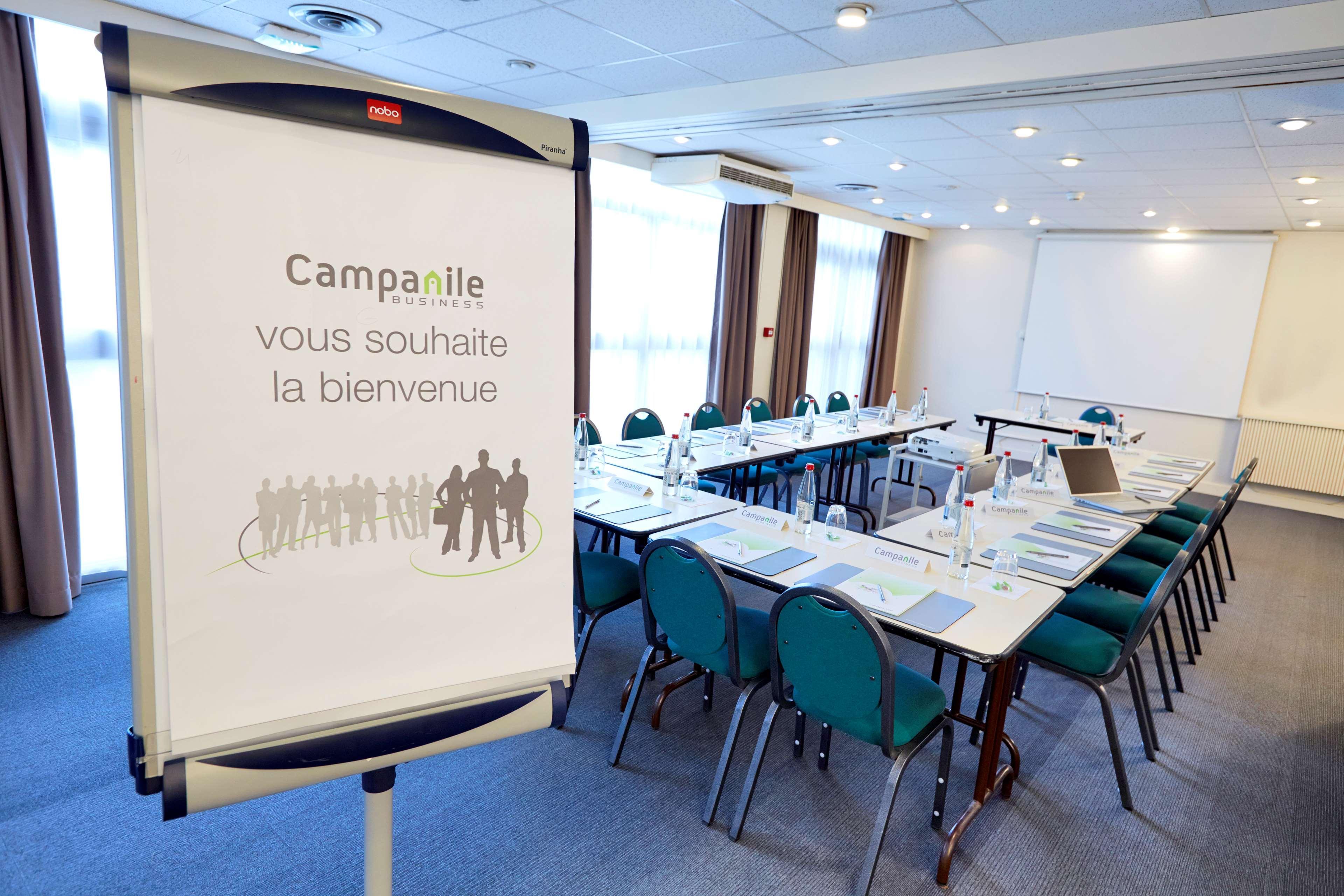 Hotel Campanile Saint-Quentin-En-Yvelines Montigny-le-Bretonneux Esterno foto