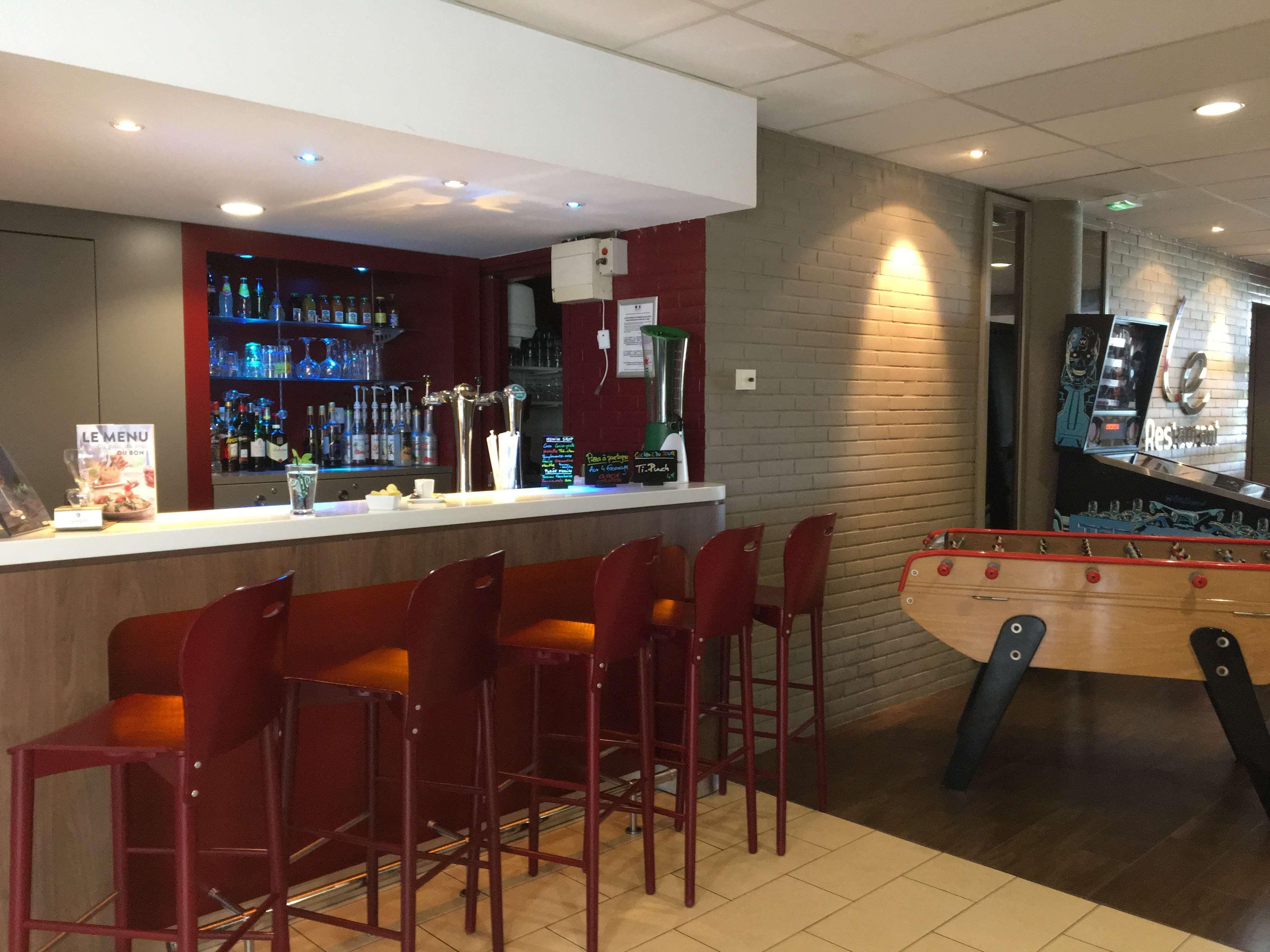 Hotel Campanile Saint-Quentin-En-Yvelines Montigny-le-Bretonneux Esterno foto