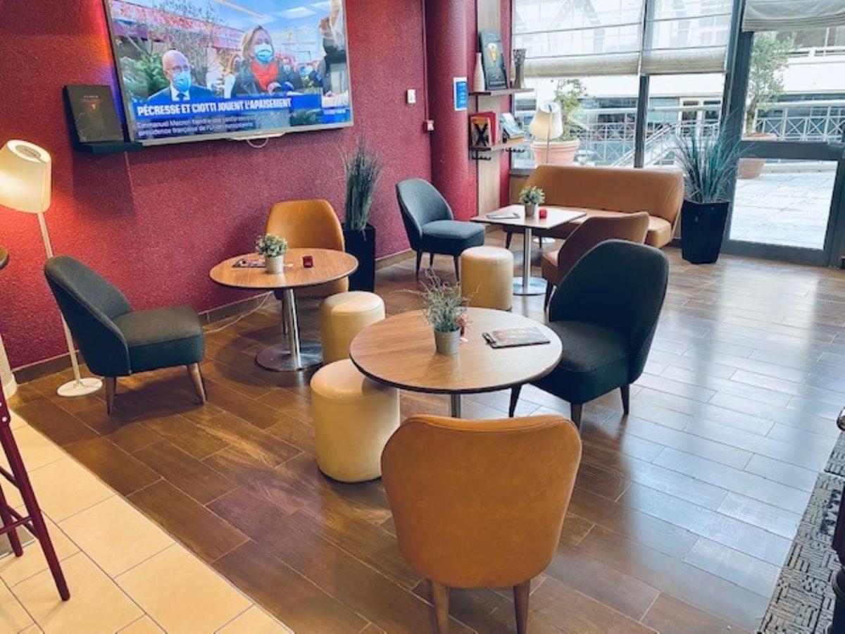 Hotel Campanile Saint-Quentin-En-Yvelines Montigny-le-Bretonneux Esterno foto